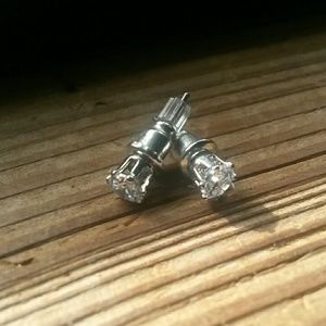 *NWOT* Silver Cubic Zirconia Diamond  Earnings